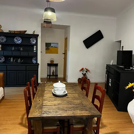 Avis Guesthouse-2